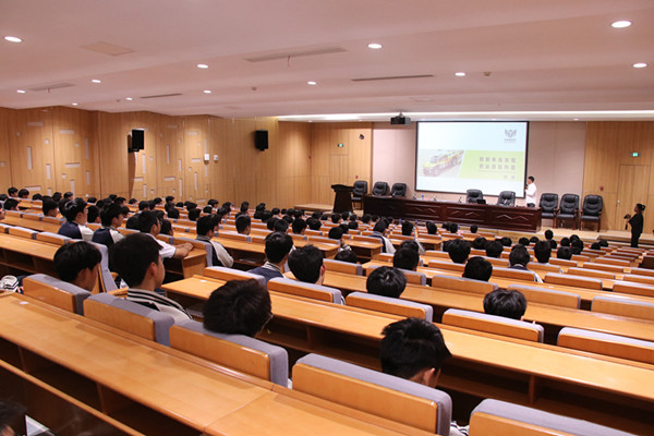 20230510玉環(huán)市關(guān)工委、市教育局聯(lián)合市中等職技校特邀頂尖越野賽車手韓魏開展勵志講座1_副本.jpg